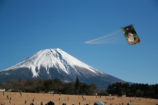 巨大タコが舞う画像・富士宮市.jpg